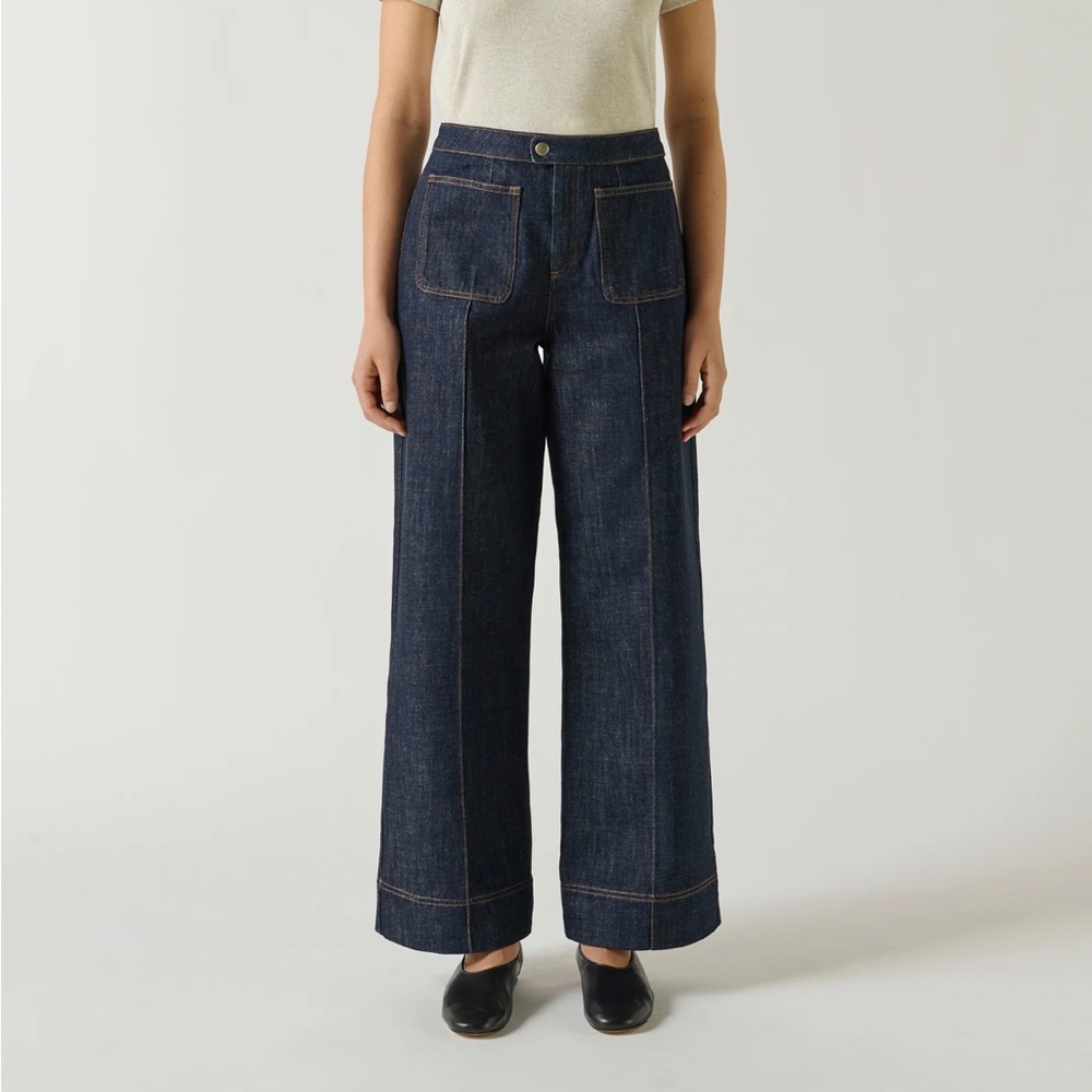 SOEUR wide leg jeans. In like-new condition. No signs of wear. Possibly size 8.